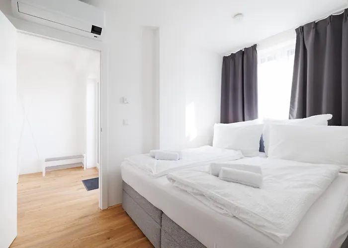 Апартаменти Symphony 38 - Modern Loft With Terrace And Grill In Location